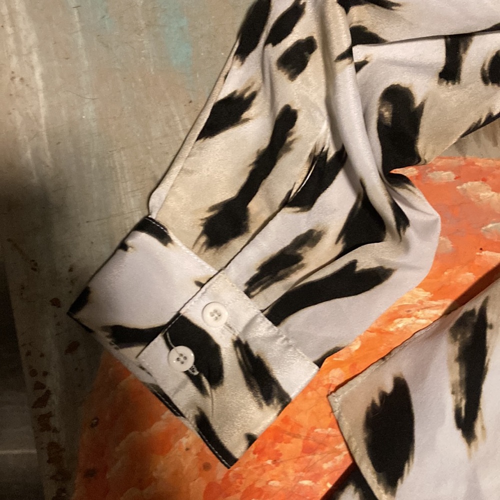 Cheetah blouse 👚 - Picture 3 of 3